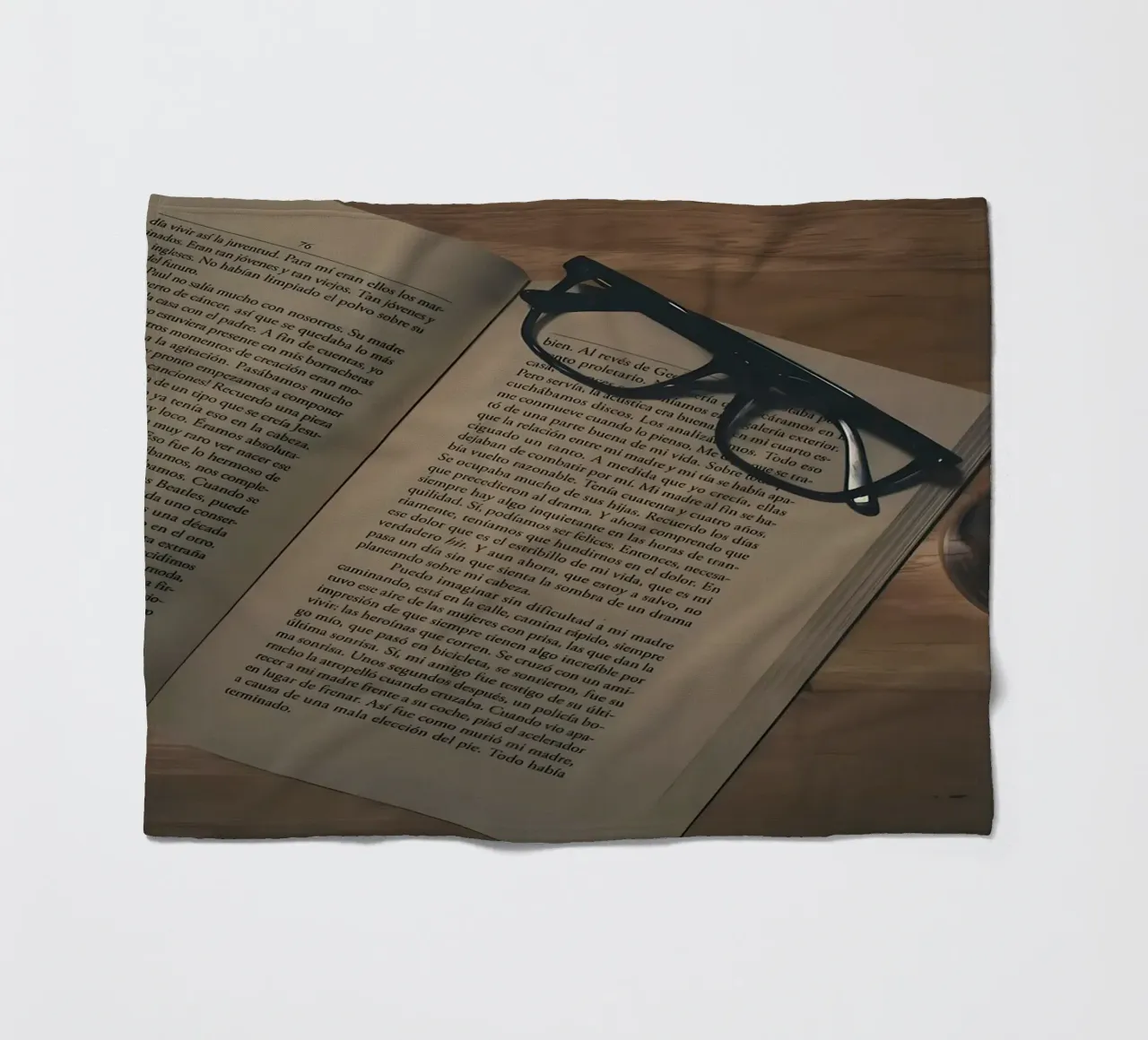 caffè e libri coperta in pile da Aiden Garcia