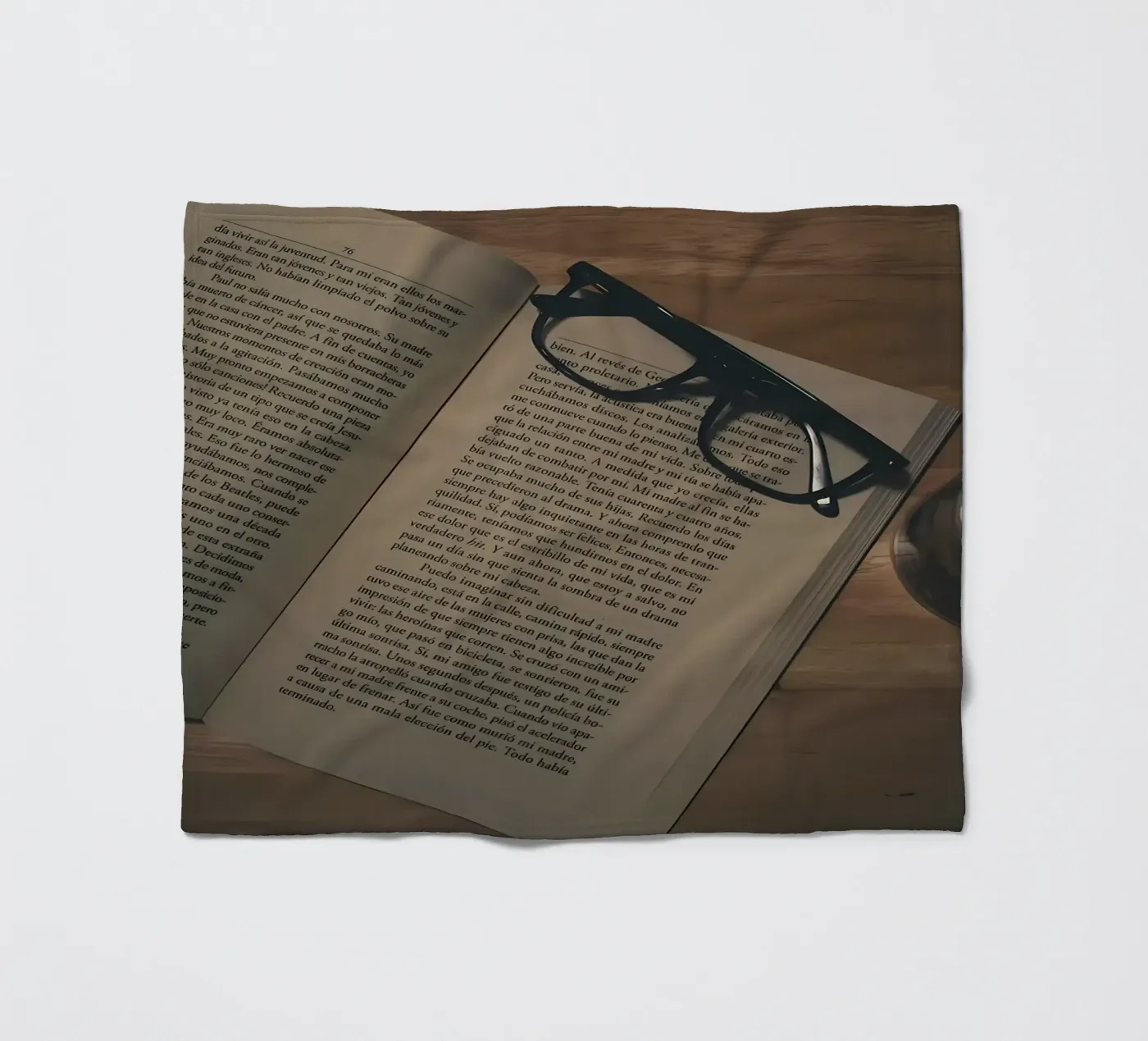 coffee and books Fleecedecke von Aiden Garcia