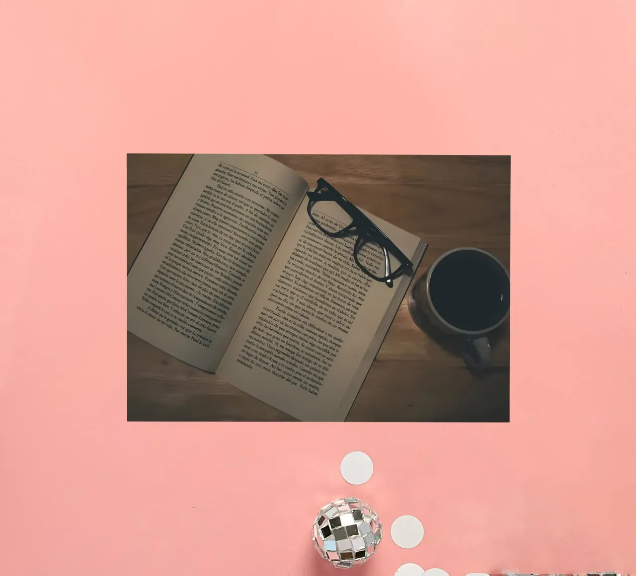 caffè e libri adesivo da Aiden Garcia