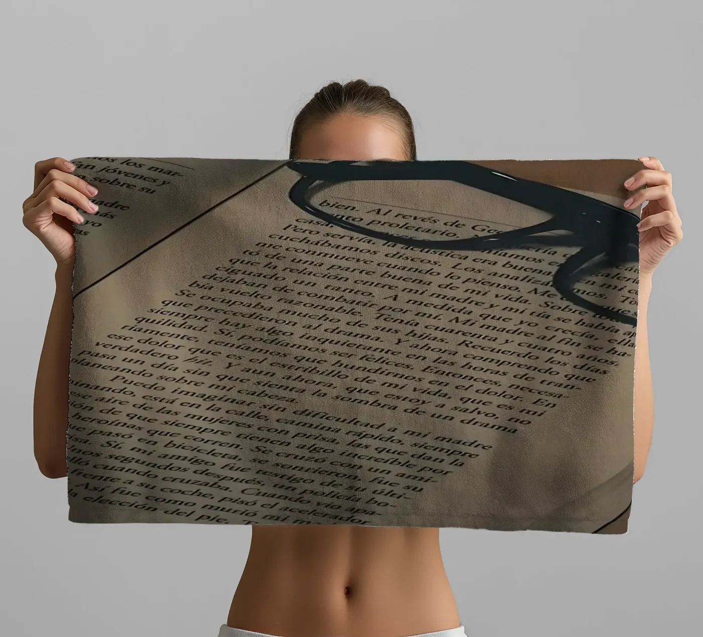 caffè e libri asciugamano da bagno da Aiden Garcia