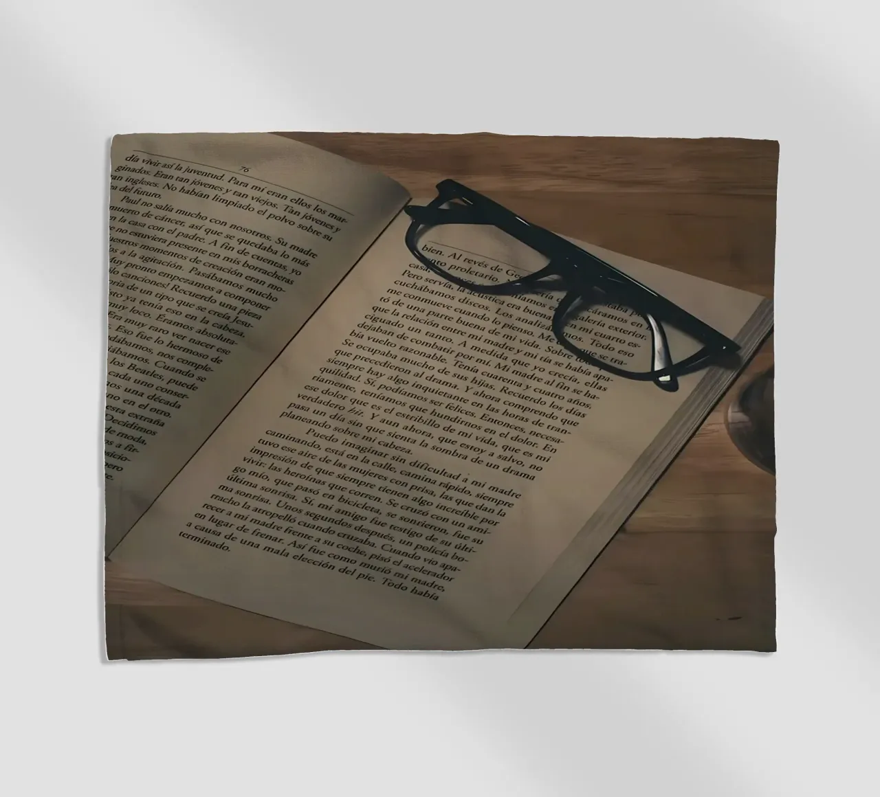 caffè e libri telo mare da Aiden Garcia