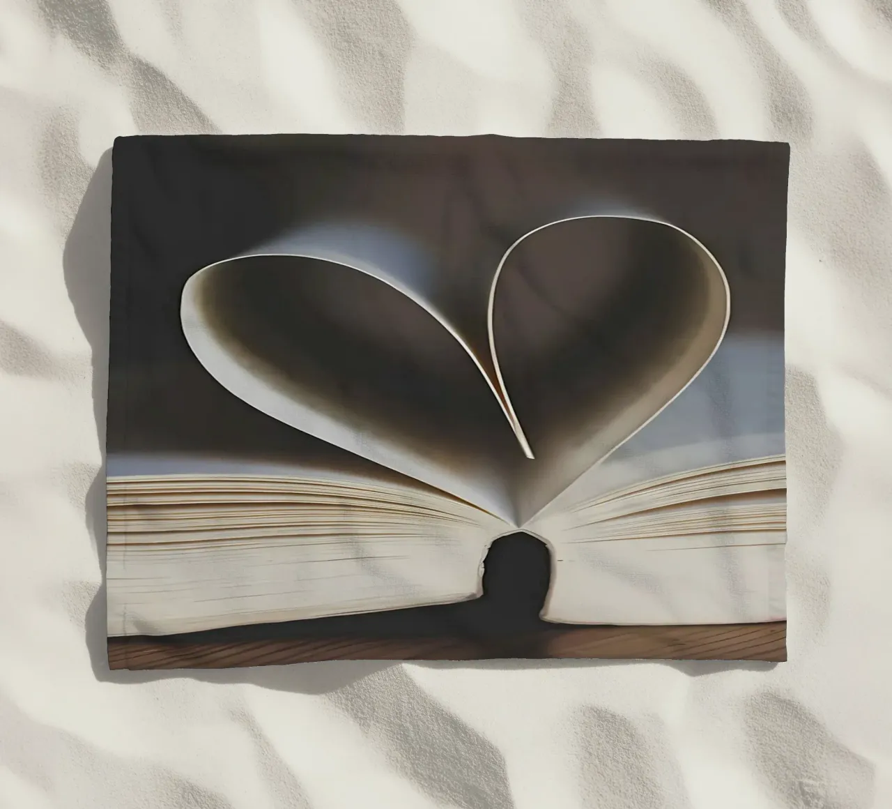 Libro aperto telo mare da Aiden Garcia