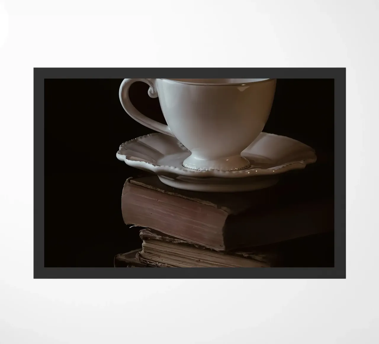 Tazza e libri zerbino da Aiden Garcia