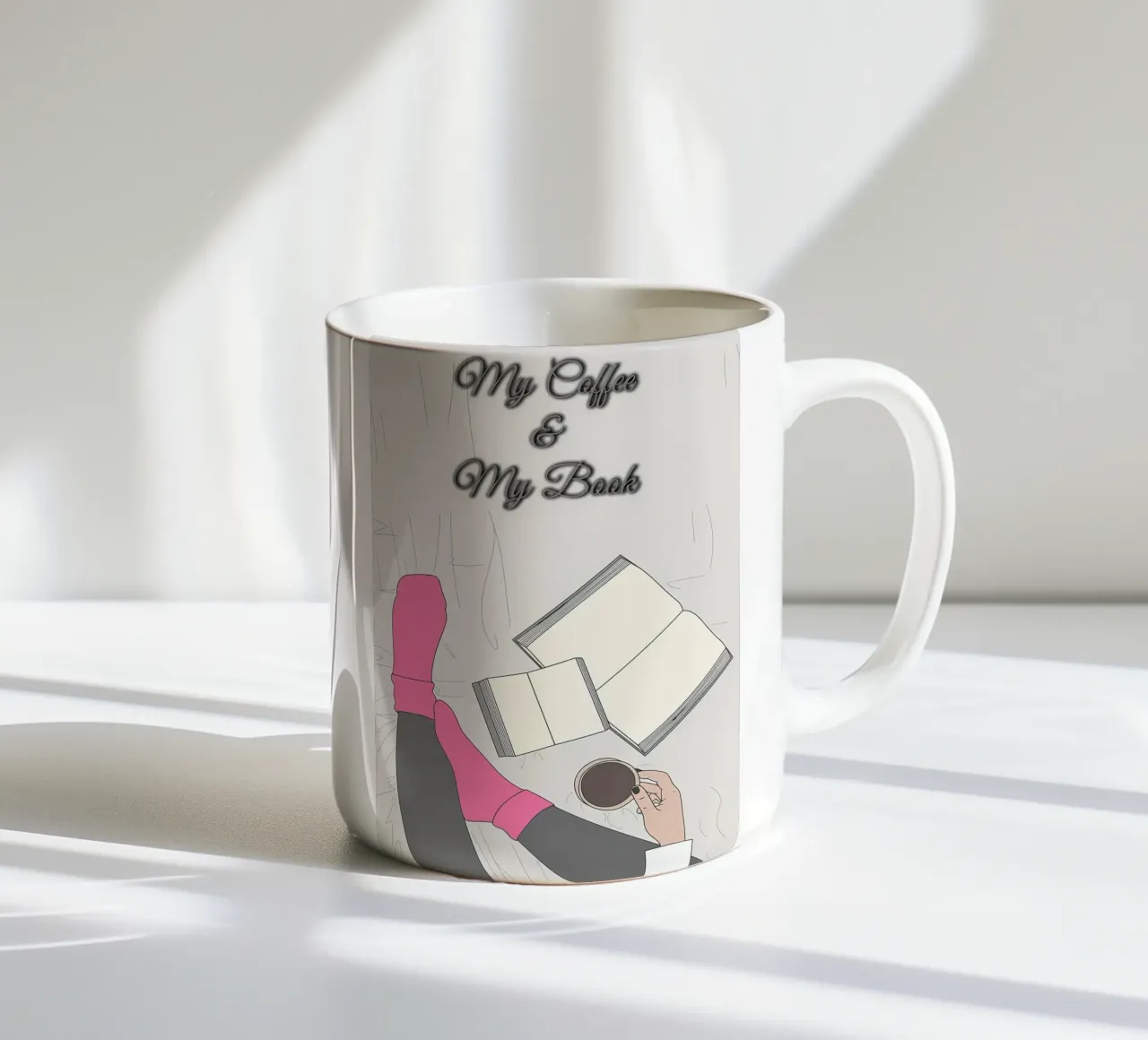 La ragazza beve il caffè tazza in ceramica da Aiden Garcia