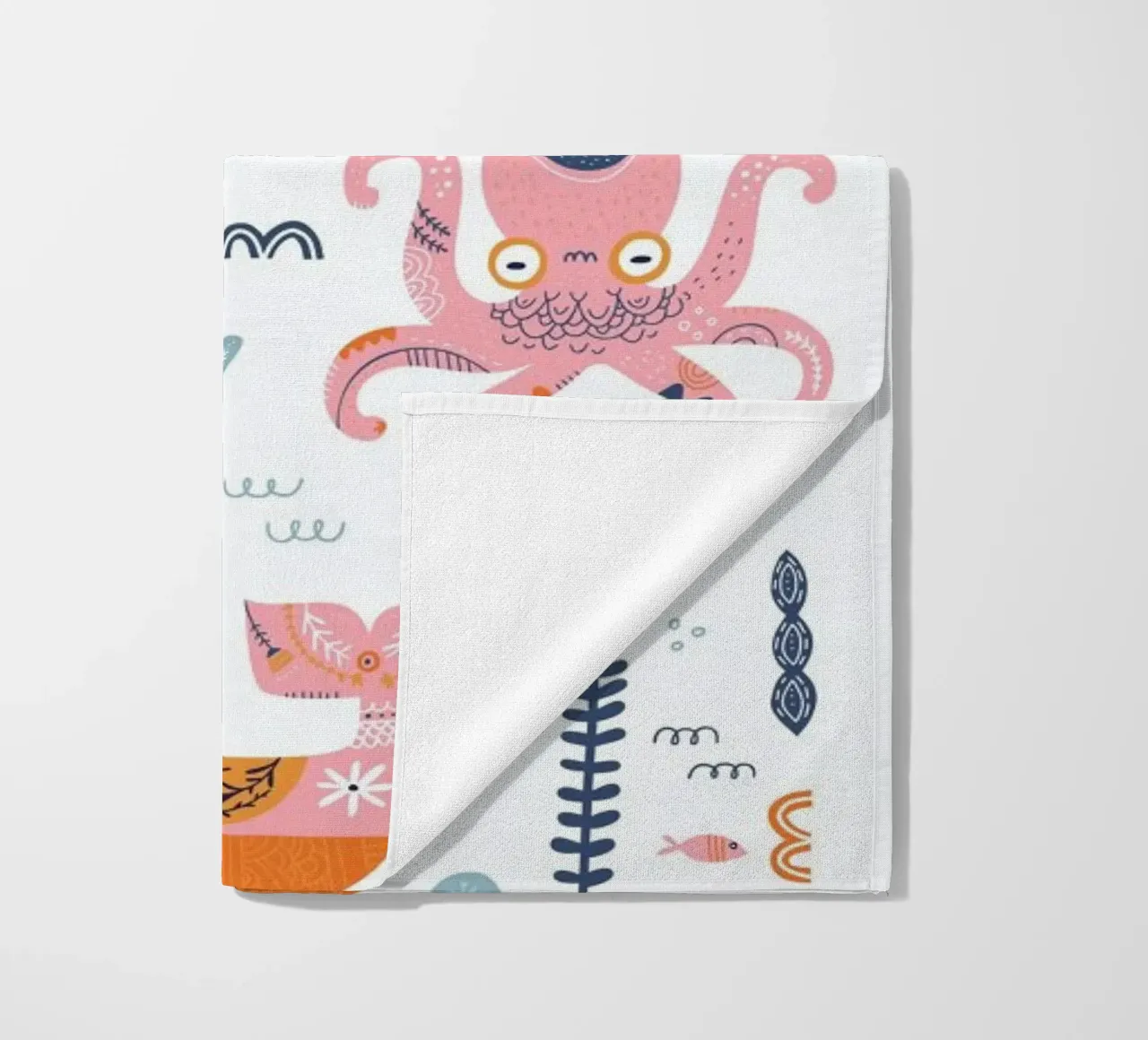 Patchwork Animals Strandtuch von Little Flourishes