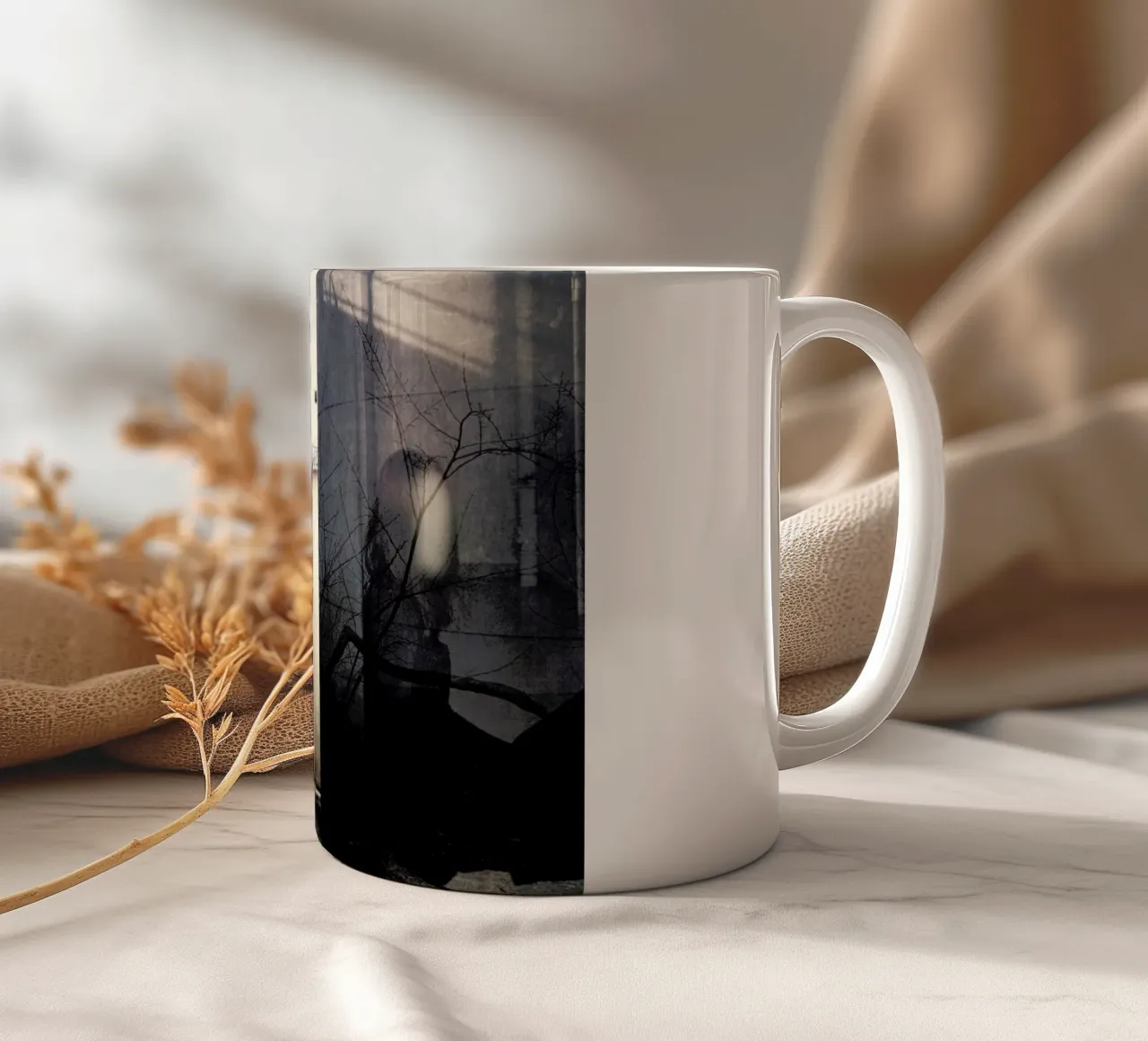 The Strange Dream tazza in ceramica da Elisabeth Fredriksson