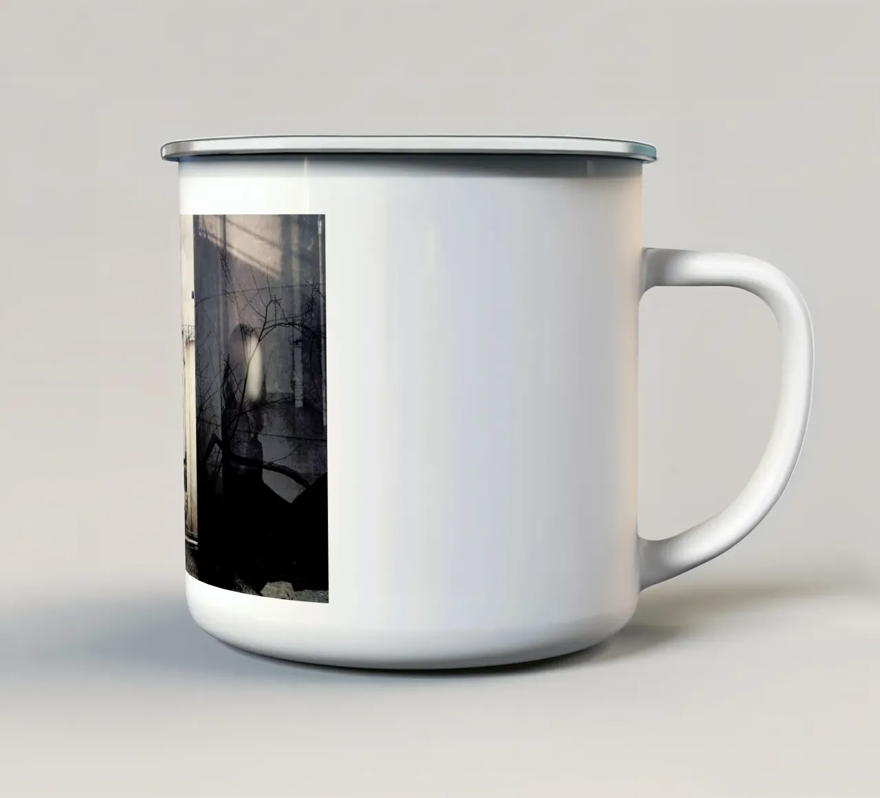 The Strange Dream tazza in smalto da Elisabeth Fredriksson