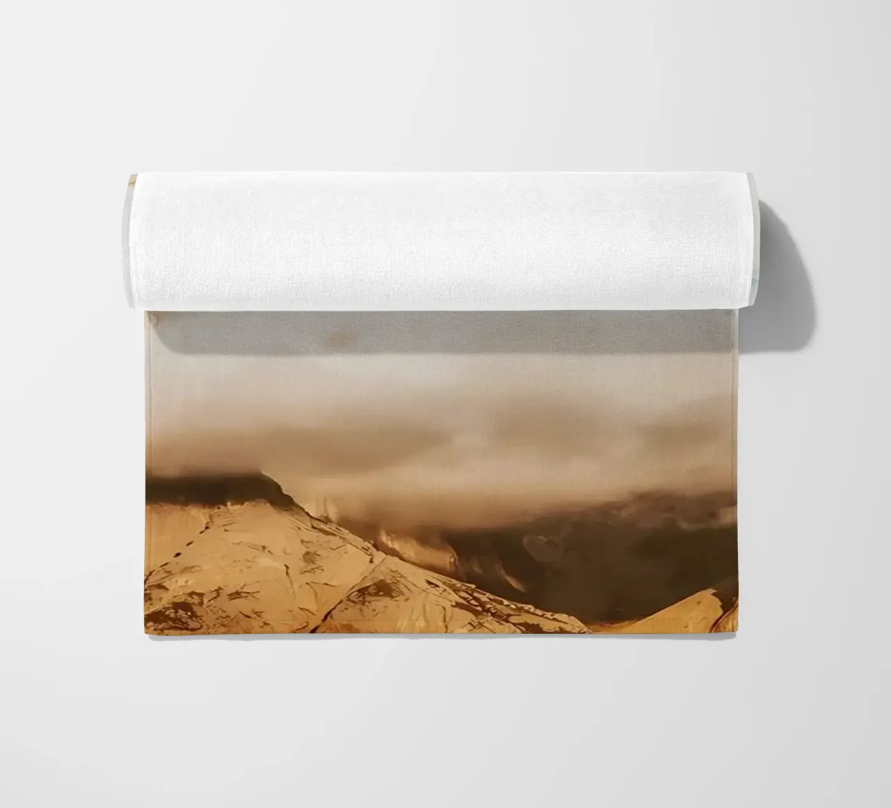 CLOUDY MOUNTAINS telo mare da Matthew Katz