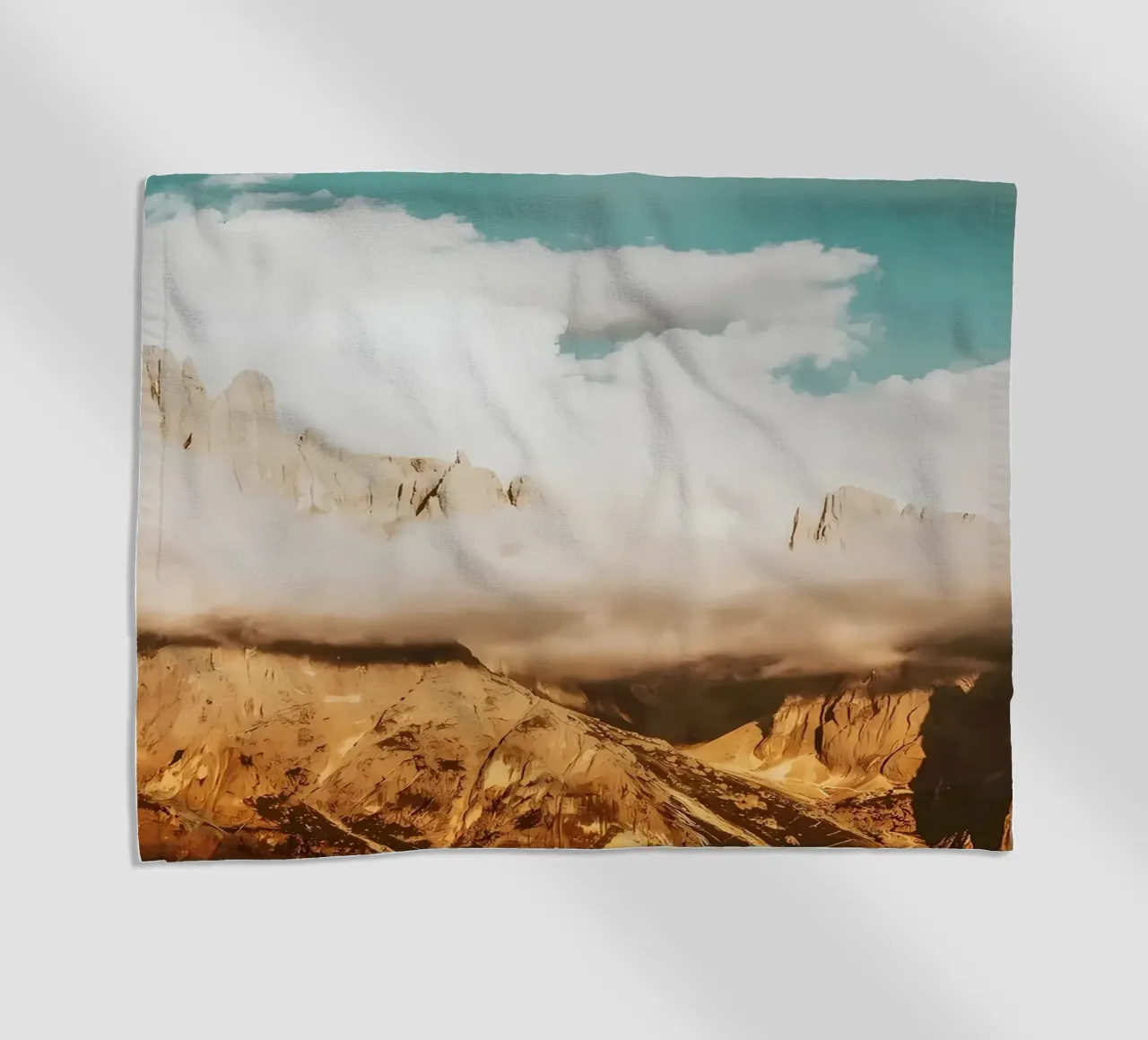 CLOUDY MOUNTAINS telo mare da Matthew Katz