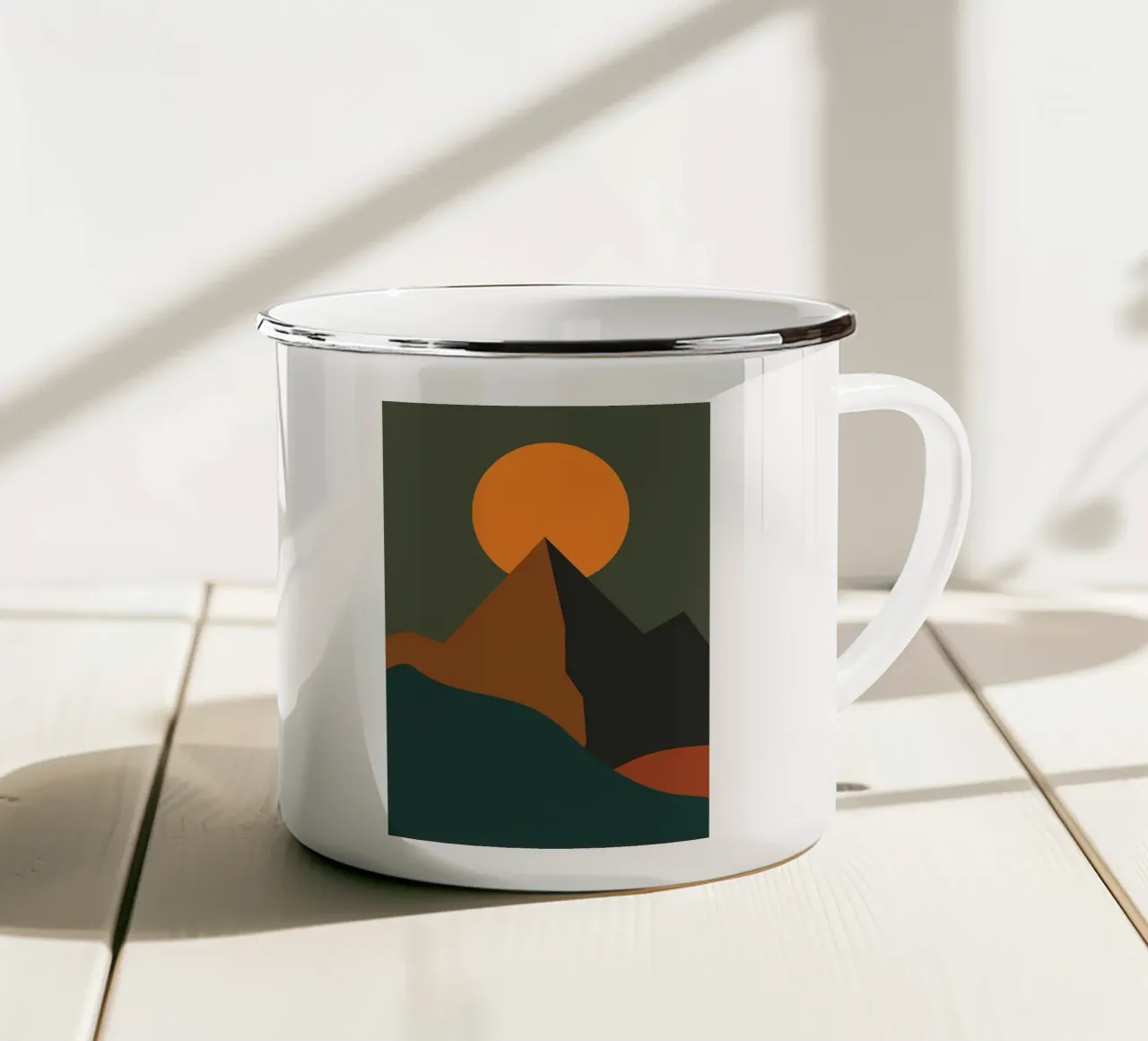 Montagna verde con sole tazza in smalto da Bartosz Powalka