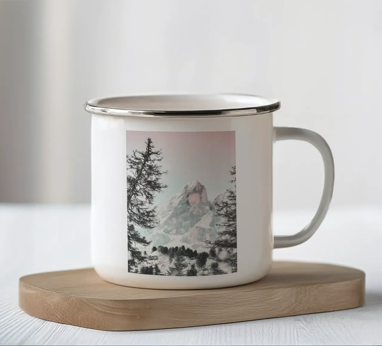 Sempreverdi innevati tazza in smalto da Matthew Katz