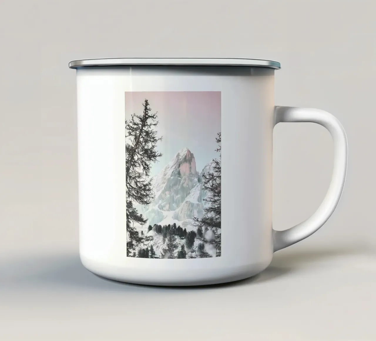 Sempreverdi innevati tazza in smalto da Matthew Katz