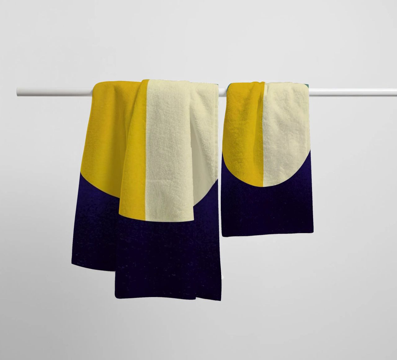 Light and Dark asciugamano da bagno da daylight design studio