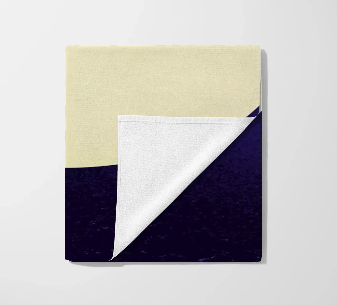Light and Dark strandhanddoek van daylight design studio