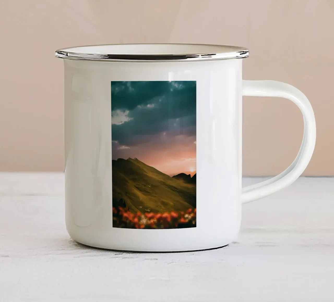 Tramonto sulle Alpi tazza in smalto da Matthew Katz