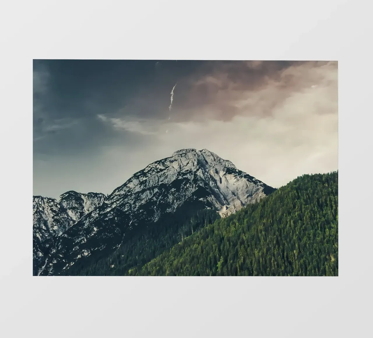 Dramatic Mountain fotobehang van Matthew Katz