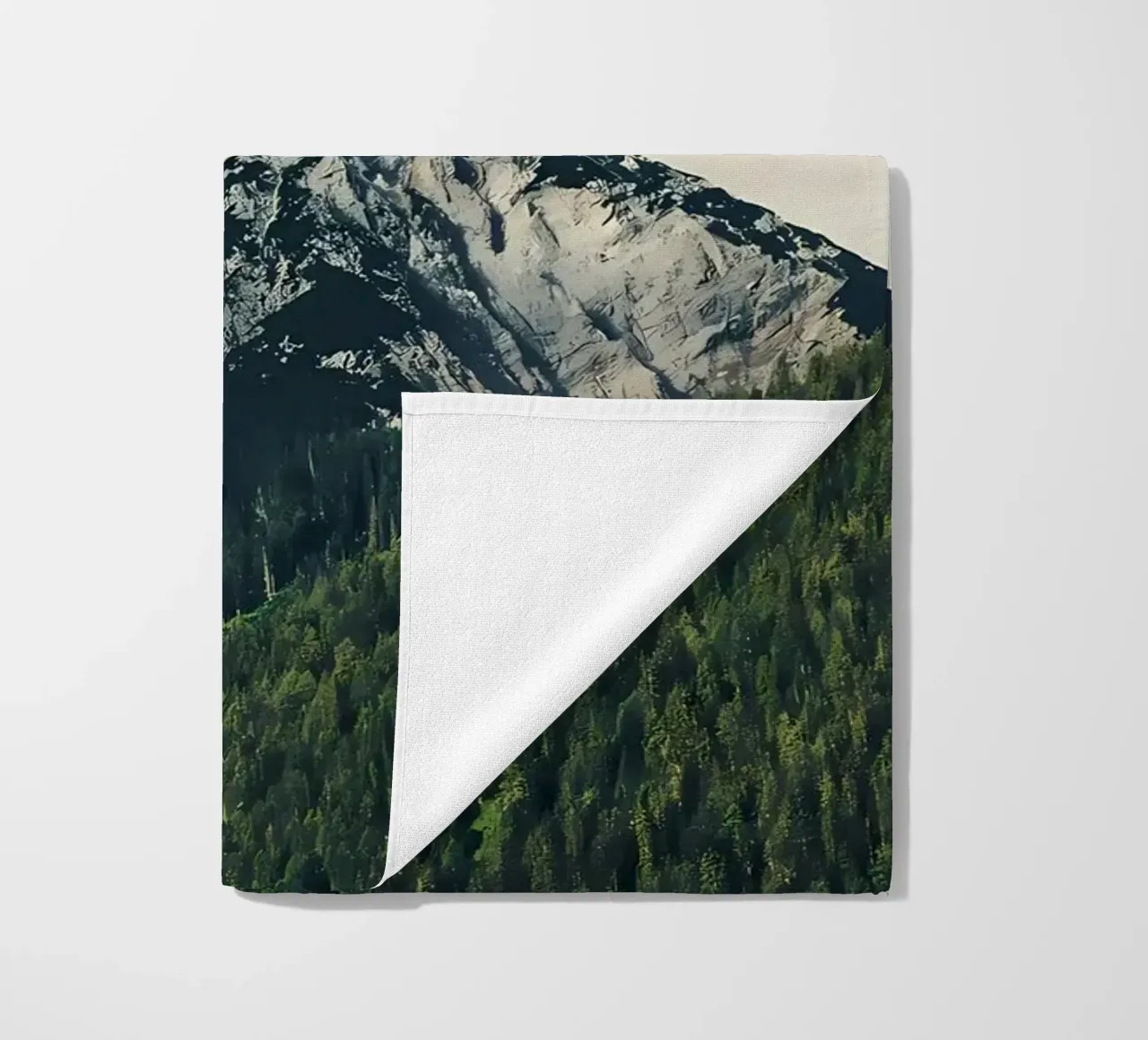 Dramatic Mountain serviette de plage de Matthew Katz