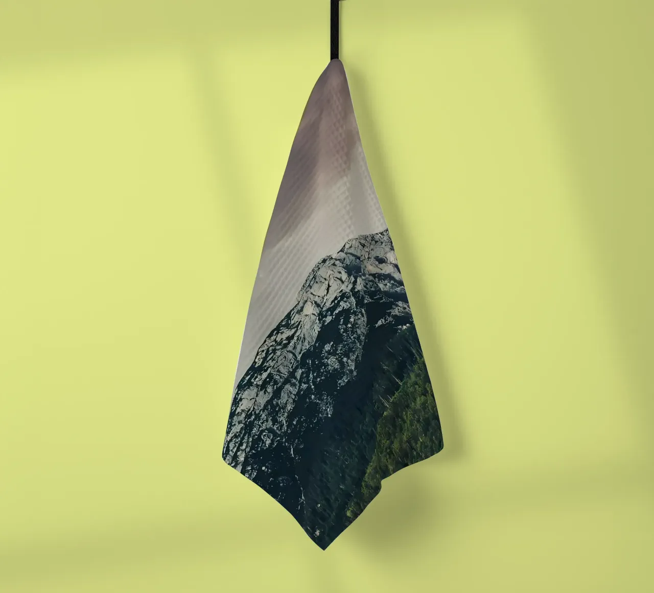 Montagne dramatique torchon de Matthew Katz