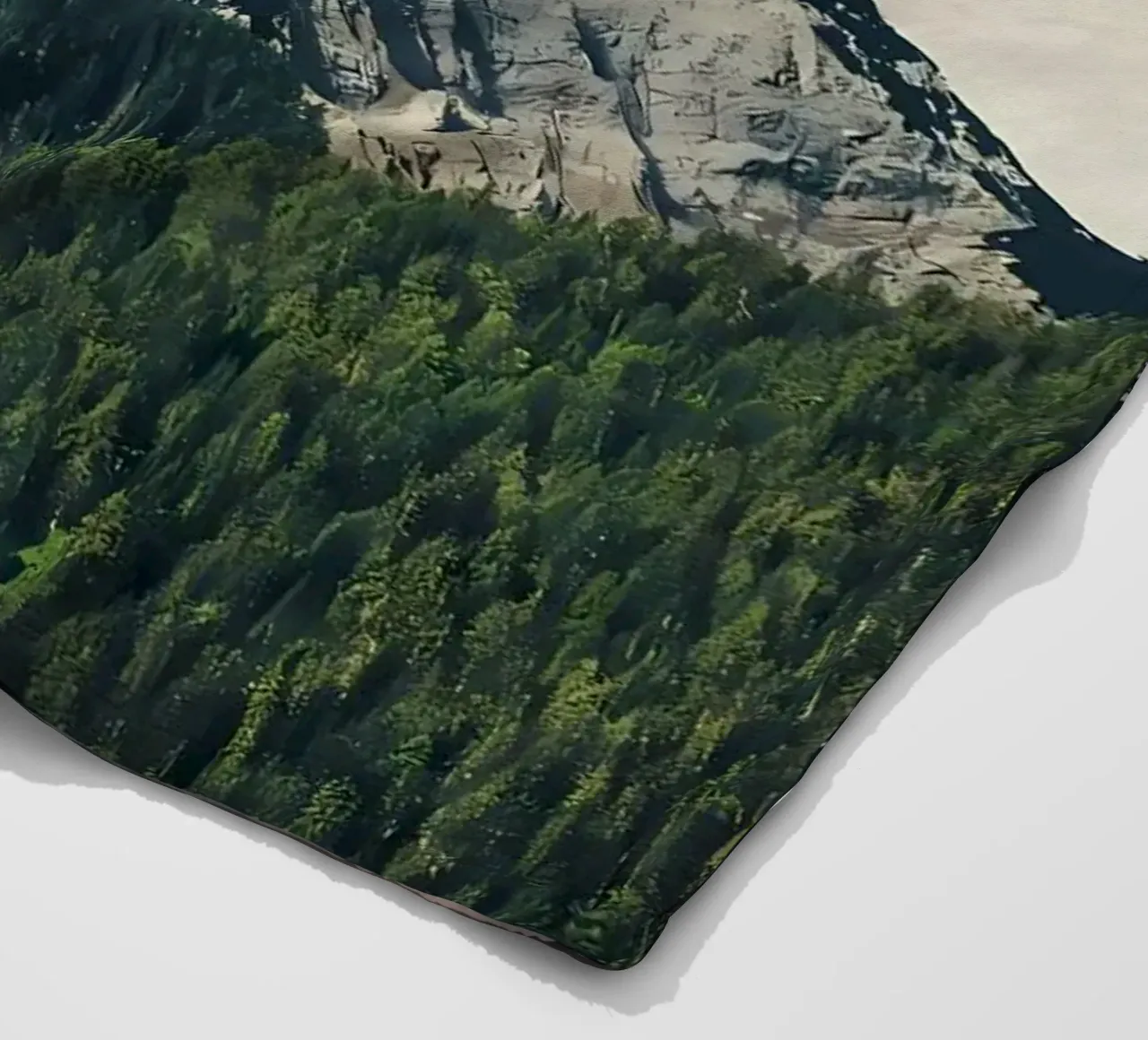 Montagna drammatica coperta in pile da Matthew Katz