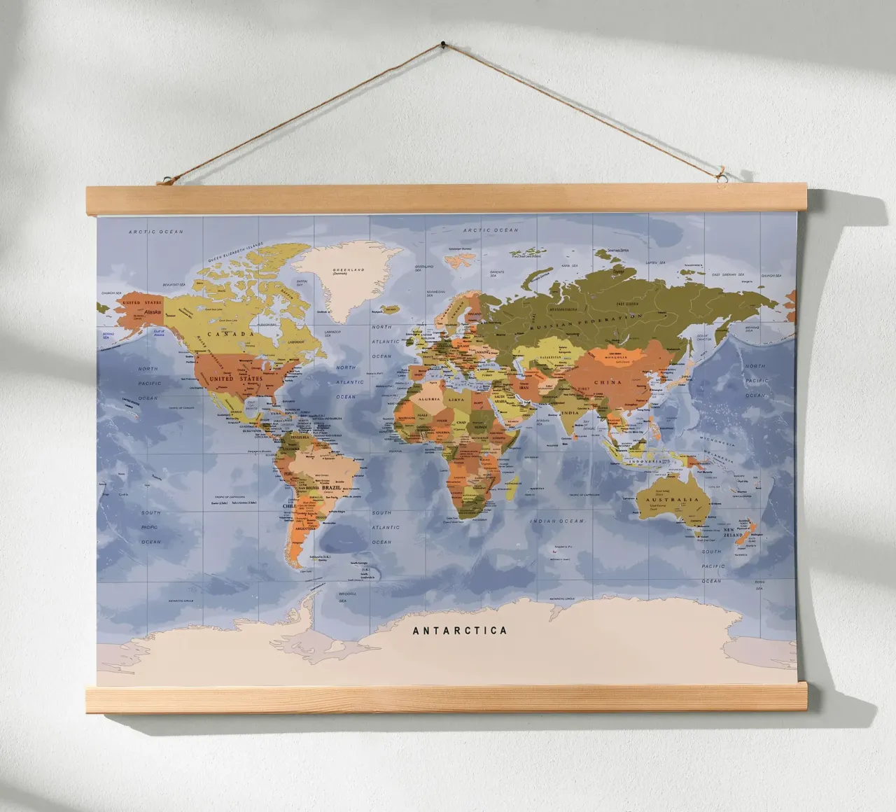 Mappa del mondo poster con telaio in plastica da Aiden Garcia