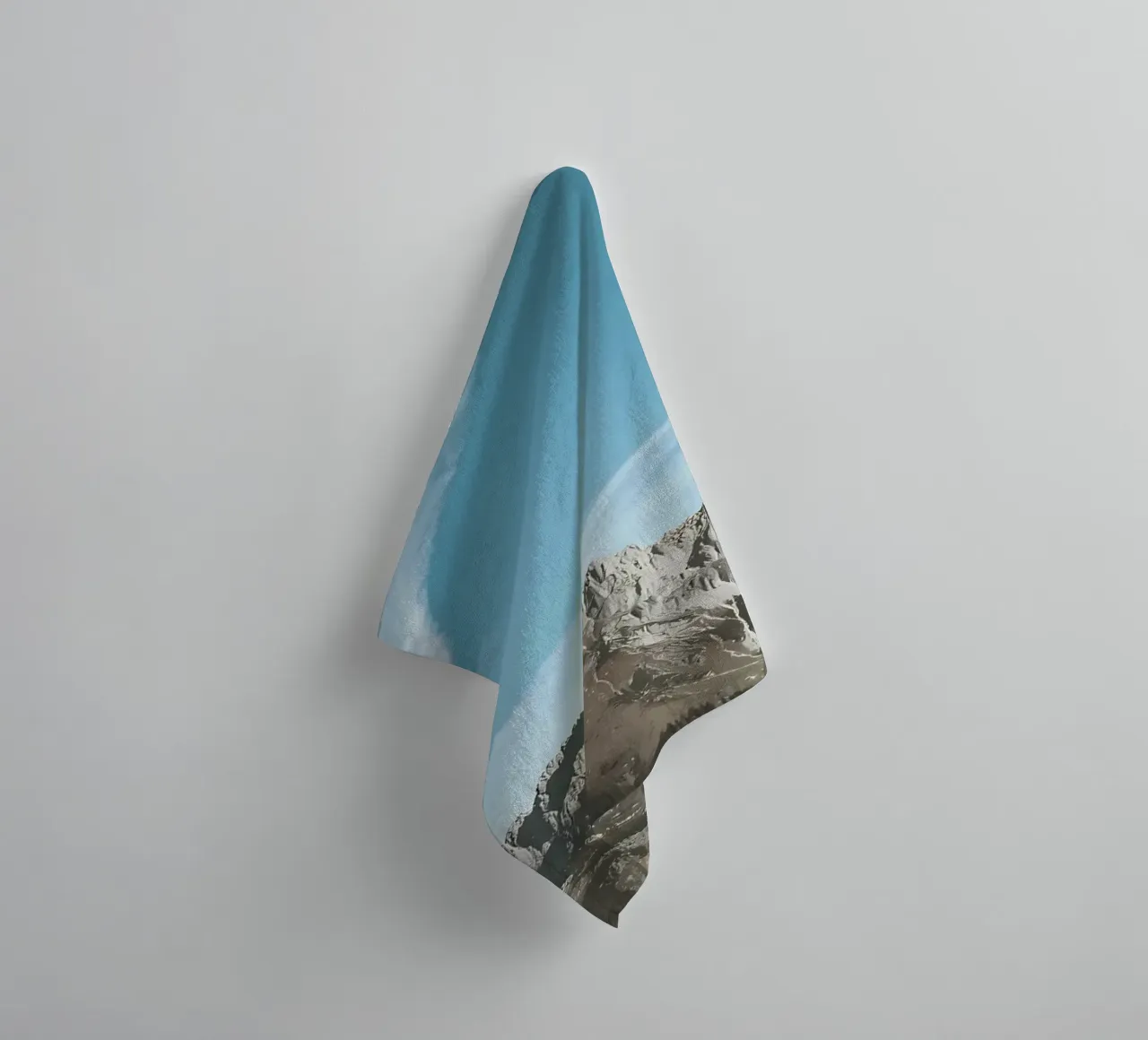 CLICK MOUNTAIN VIEW towel by Matthew Katz