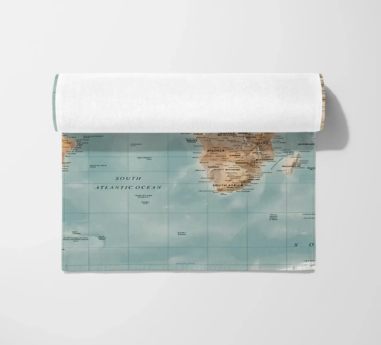 Wereldkaart strandhanddoek van Aiden Garcia