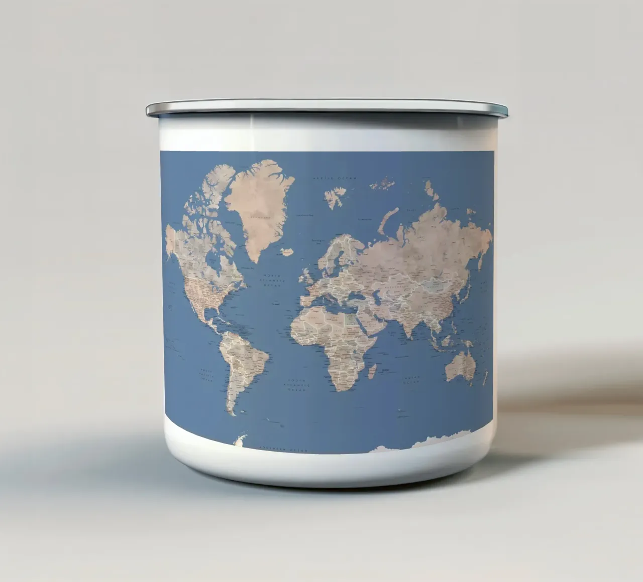 Nadeen mappa del mondo w città tazza in smalto da Aiden Garcia