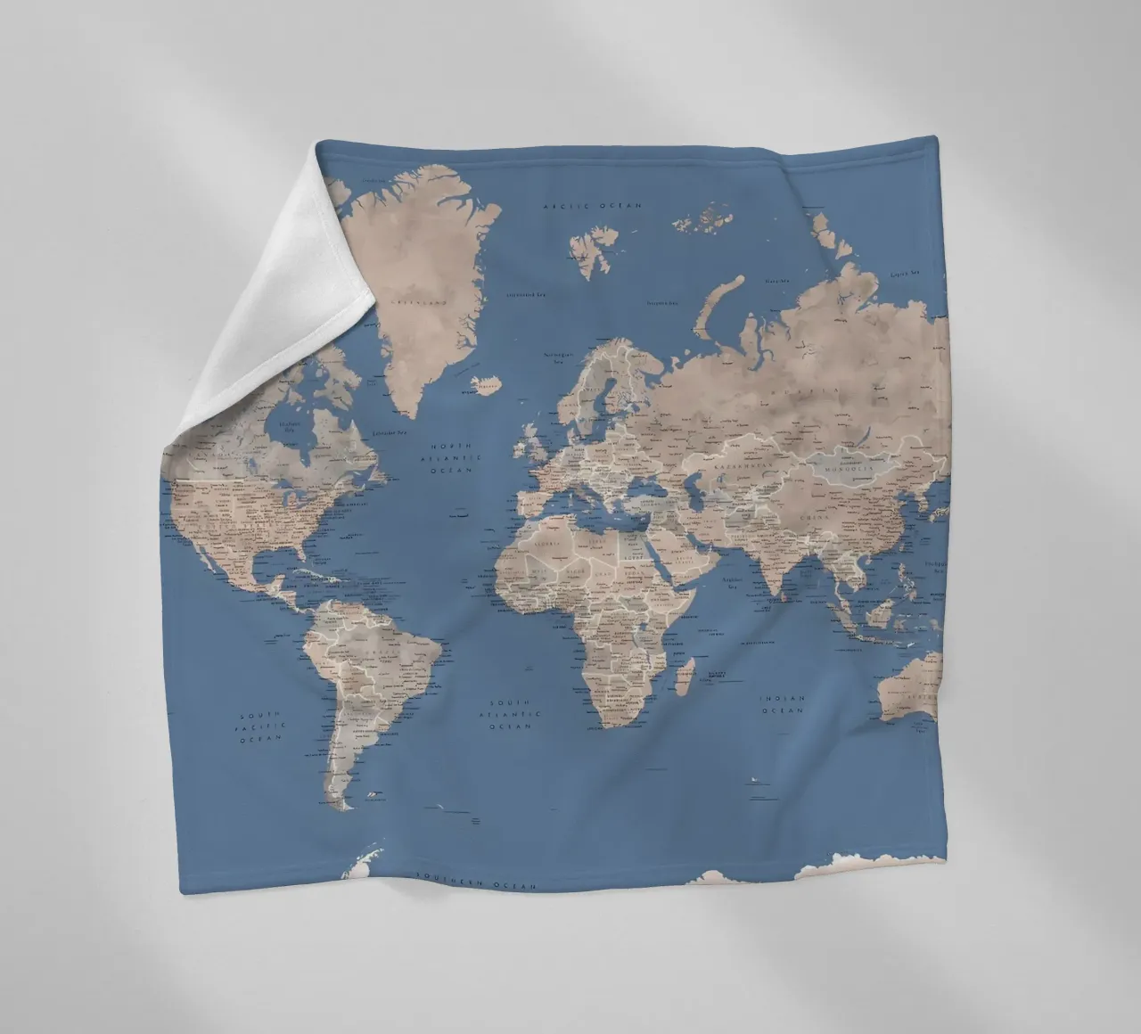 Nadeen mappa del mondo w città coperta in pile da Aiden Garcia