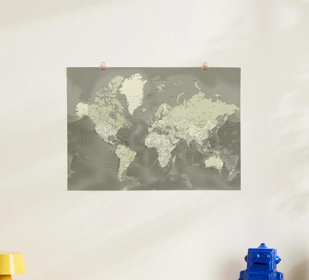 Mappa mondiale dettagliata di Faolan poster con telaio in legno da Aiden Garcia