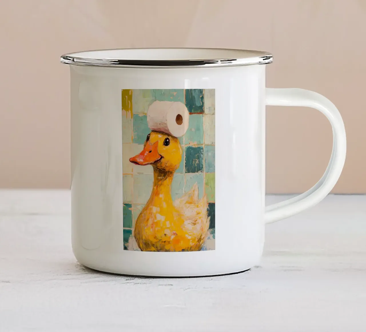 Anatra con cappello di carta igienica tazza in smalto da Adrian Patel
