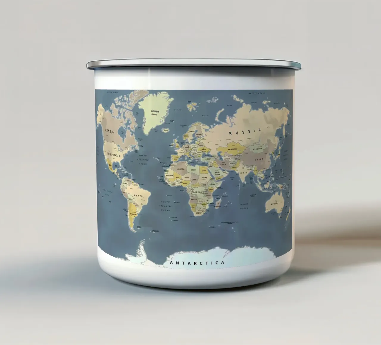 Mappa del mondo tazza in smalto da Aiden Garcia