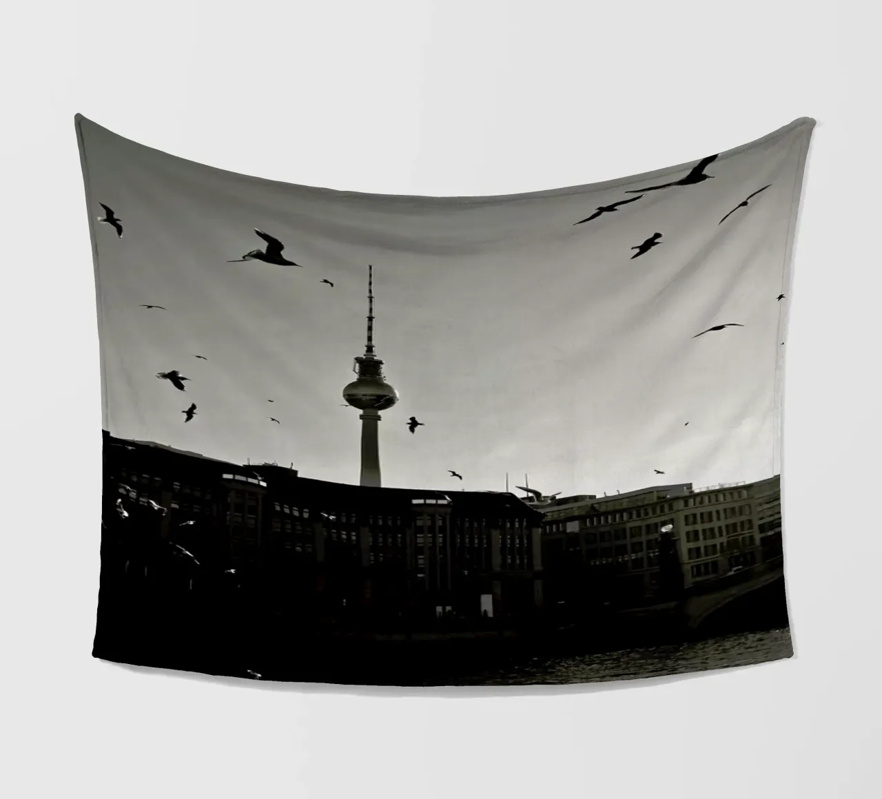 Fernsehturm Berlin coperta in pile da Anja Hebrank Photography