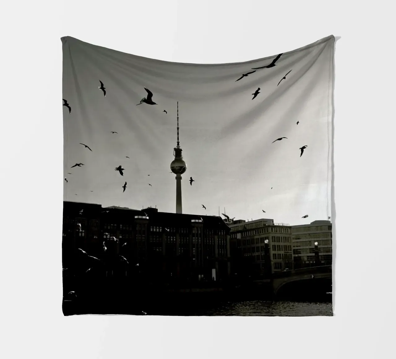 Fernsehturm Berlin coperta in pile da Anja Hebrank Photography
