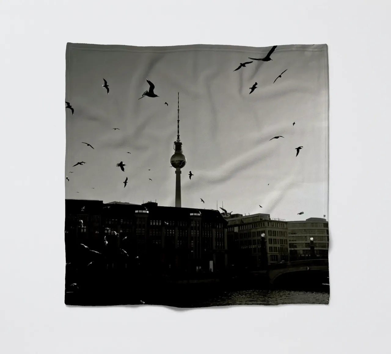 Fernsehturm Berlin coperta in pile da Anja Hebrank Photography