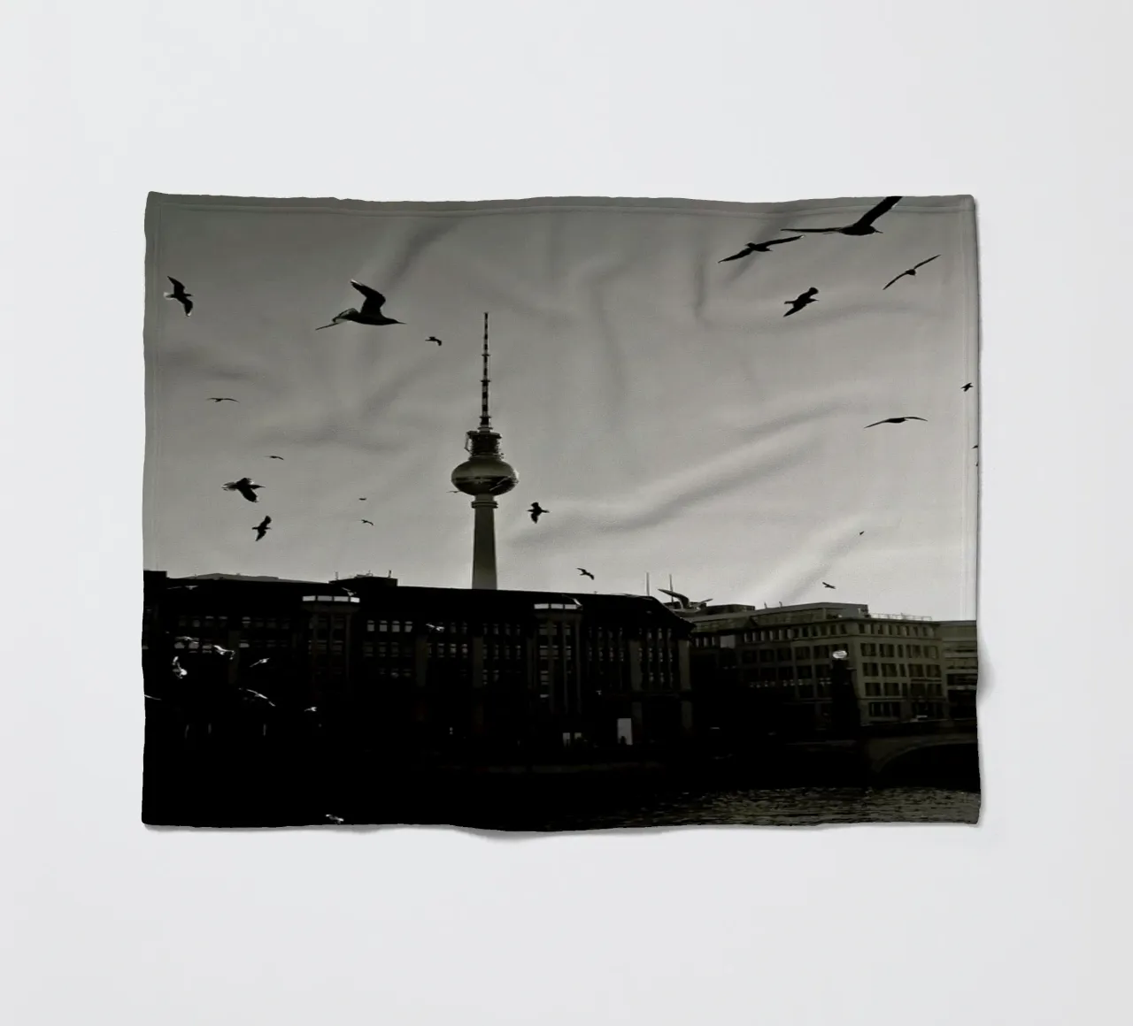 Fernsehturm Berlin coperta in pile da Anja Hebrank Photography