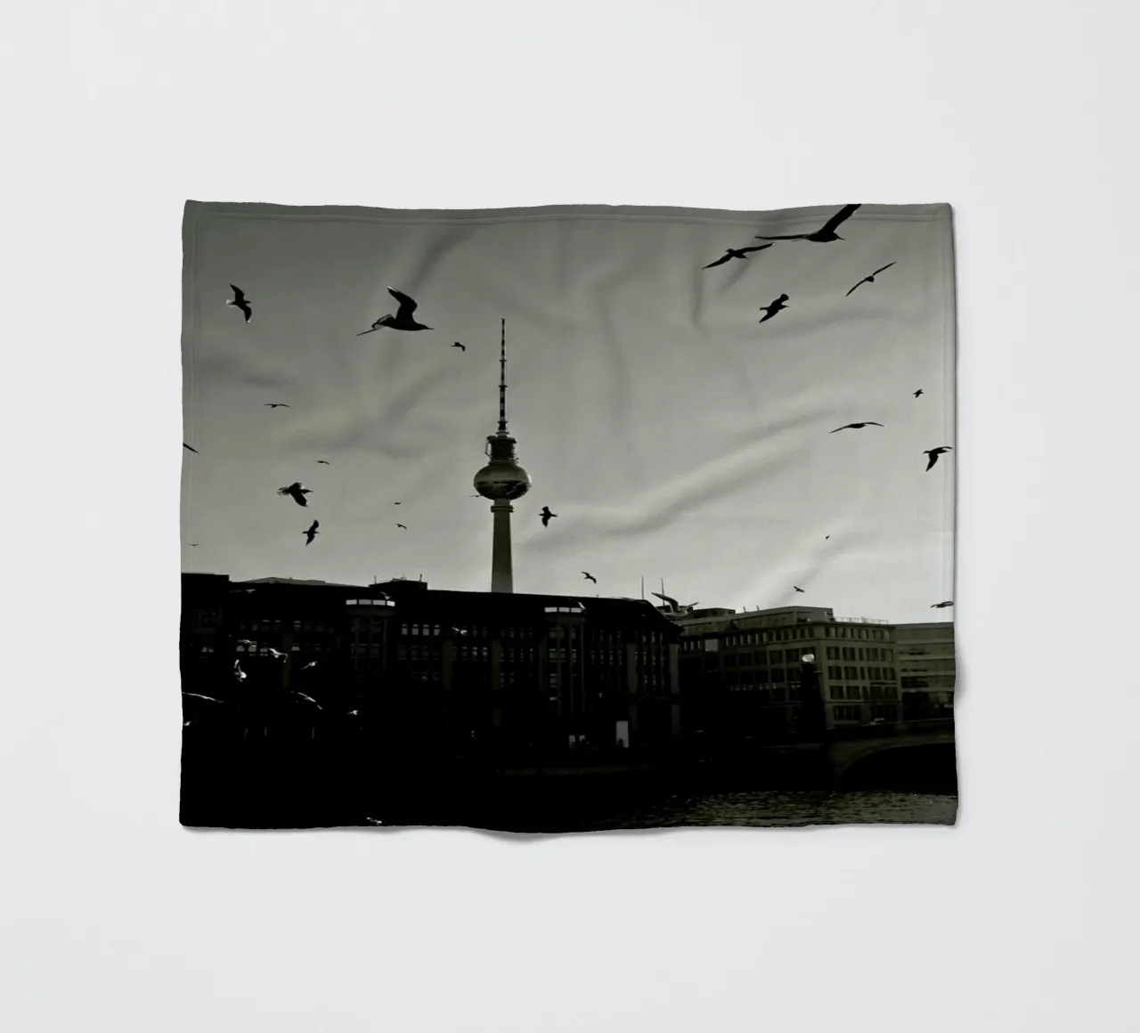 Fernsehturm Berlin coperta in pile da Anja Hebrank Photography