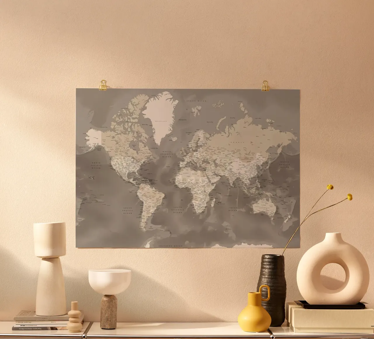 Mappa del mondo dettagliata di Davey poster con telaio in plastica da Aiden Garcia