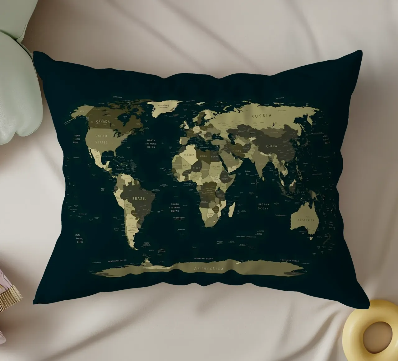 Mappa del mondo dettagliata cuscino da Aiden Garcia