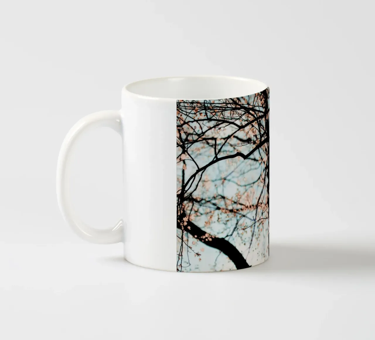 Autumn tazza in ceramica da Ingrid Beddoes