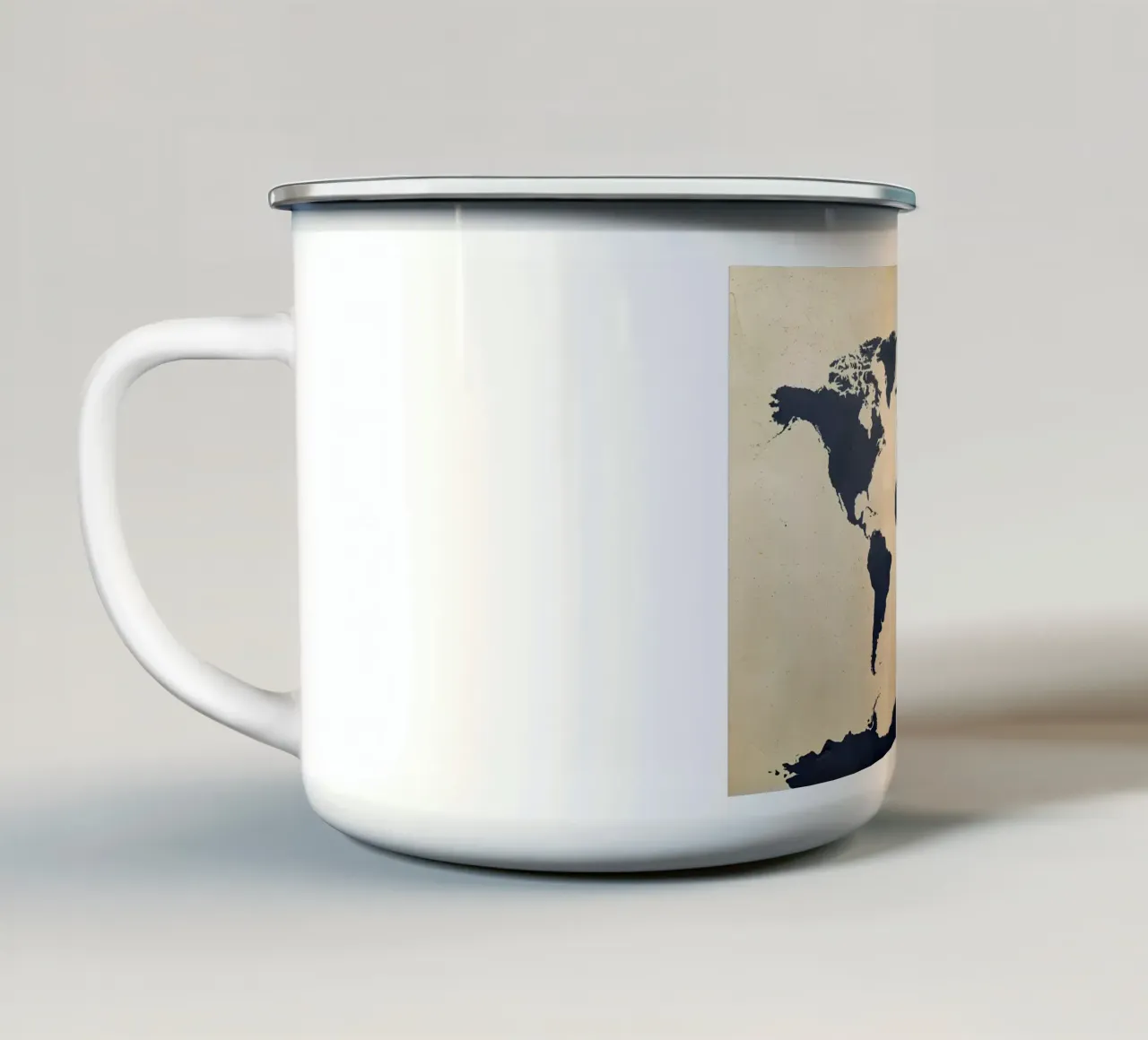 Mappa del mondo blu navy scuro tazza in smalto da Aiden Garcia