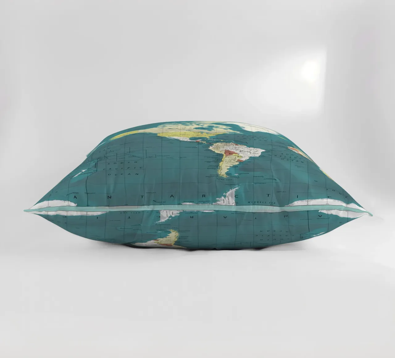 Mappa del mondo cuscino da Aiden Garcia