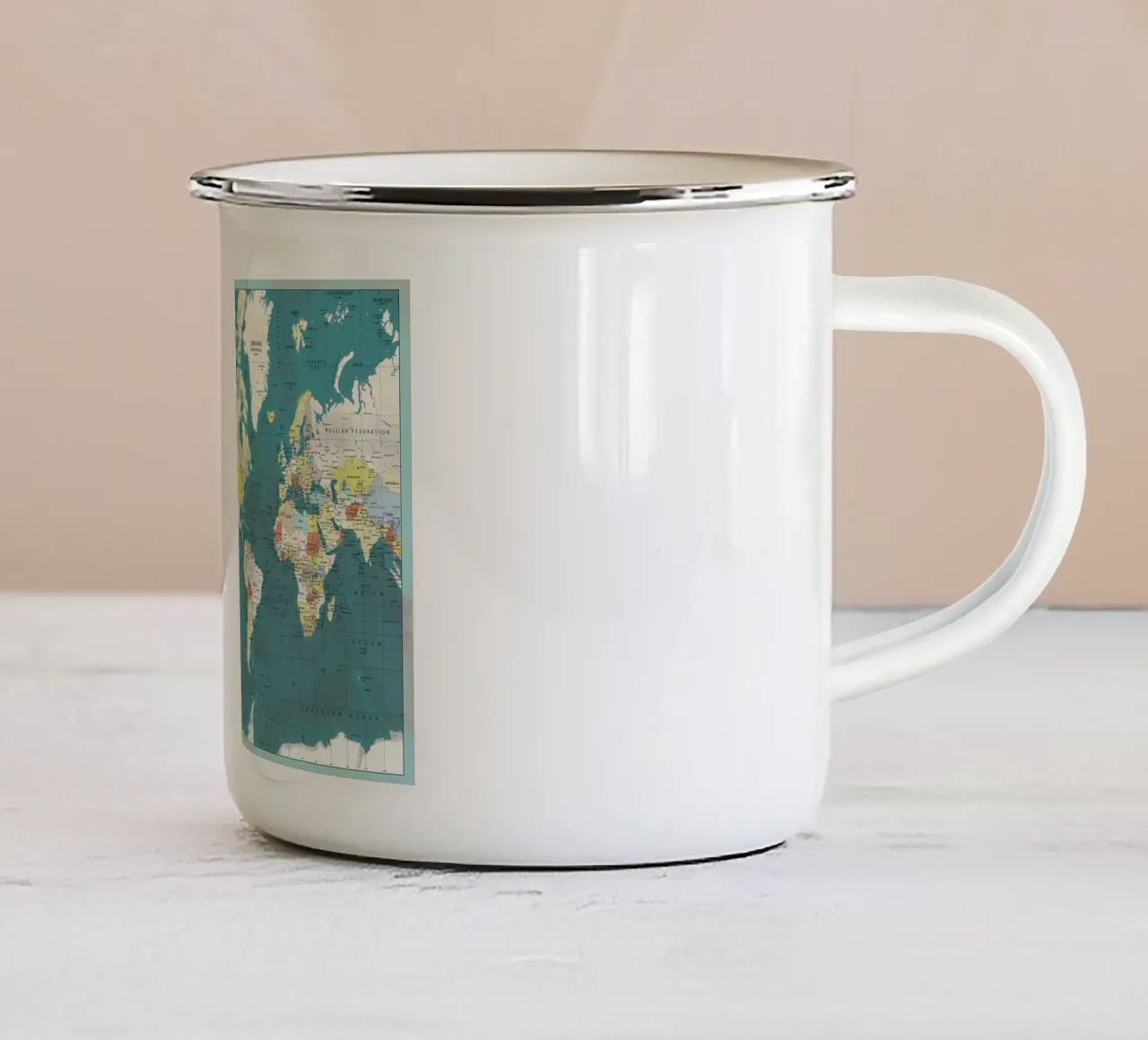 Mappa del mondo tazza in smalto da Aiden Garcia