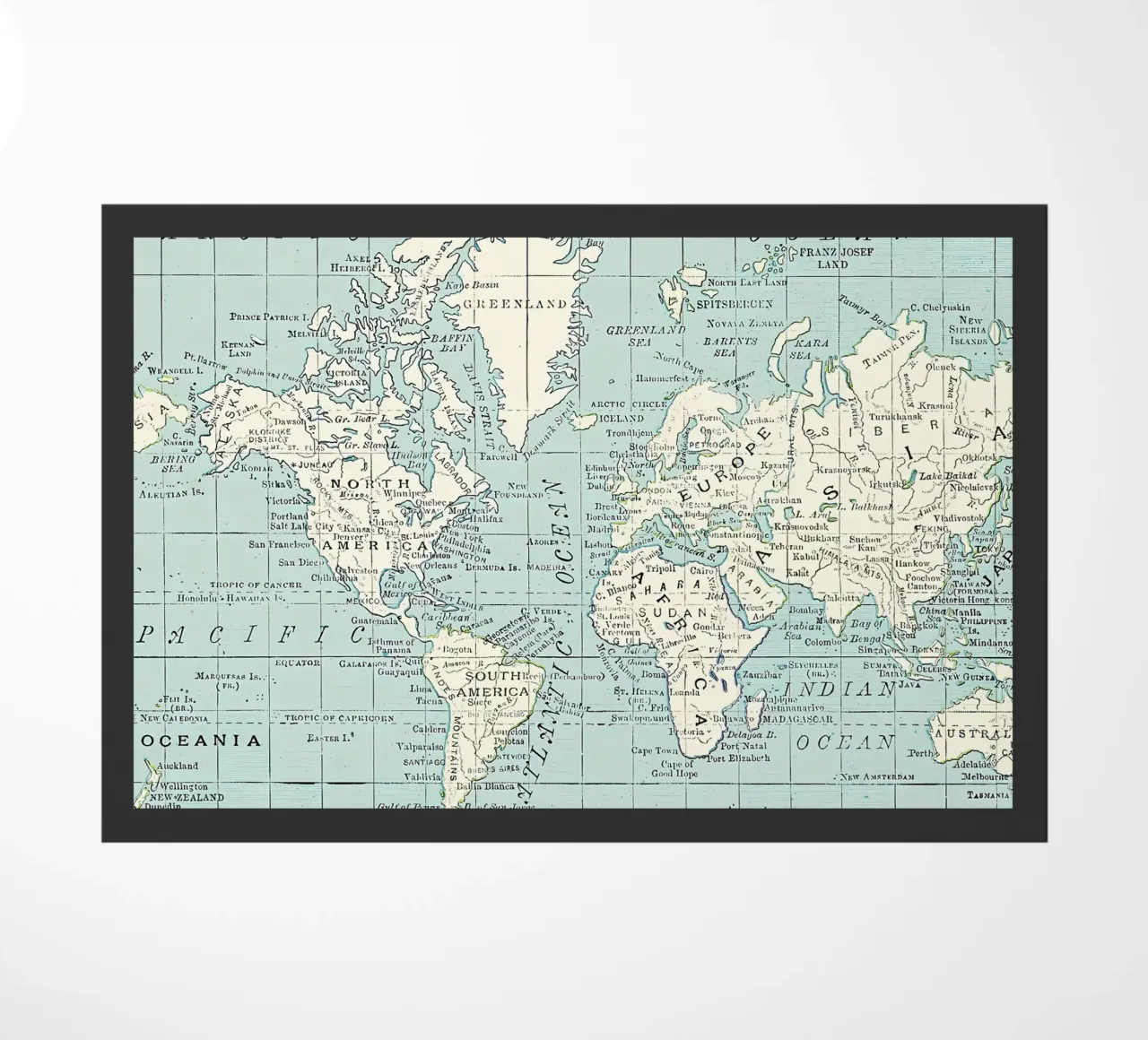 Mappa del mondo in blu e crema zerbino da Aiden Garcia