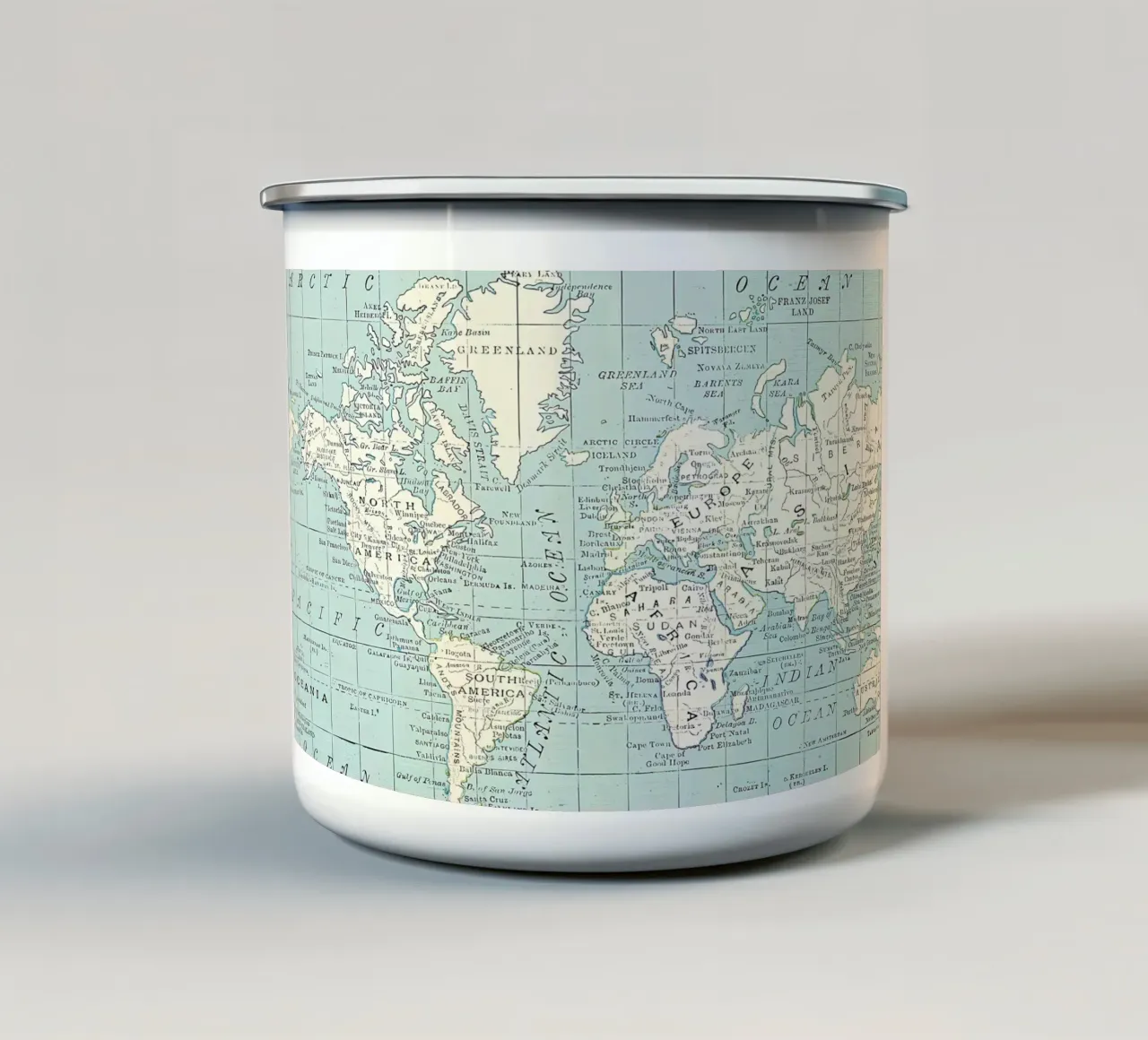 Mappa del mondo in blu e crema tazza in smalto da Aiden Garcia