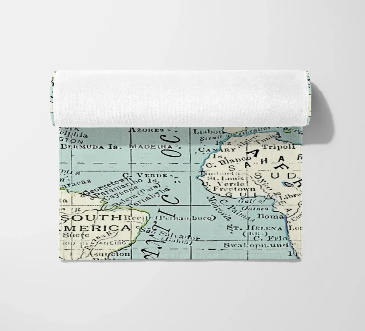Mappa del mondo in blu e crema telo mare da Aiden Garcia