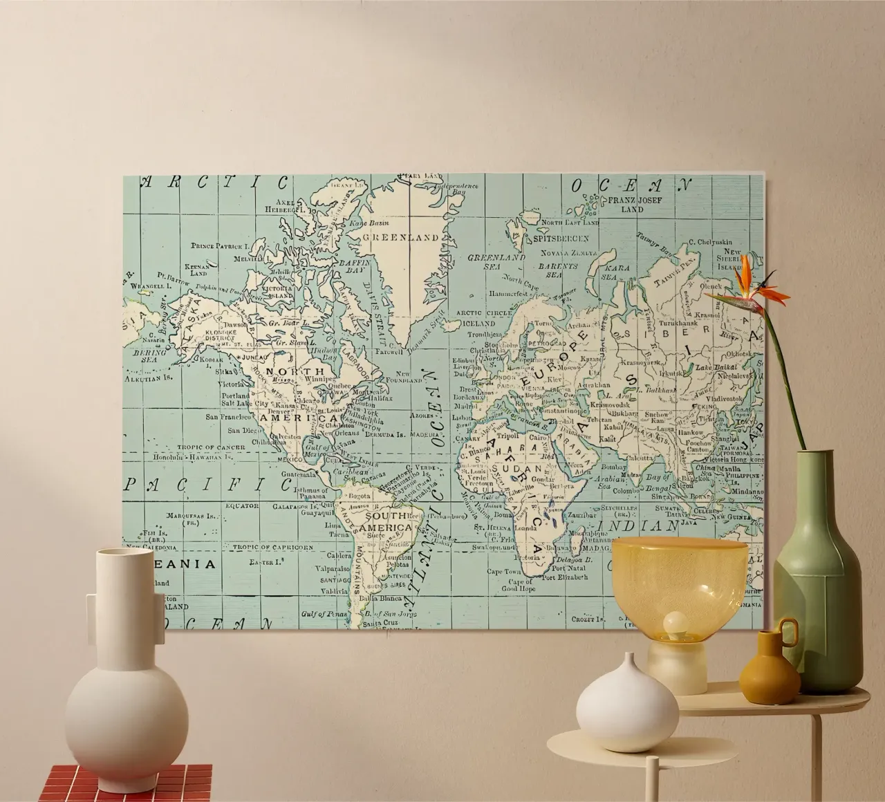 Mappa del mondo in blu e crema poster con telaio in plastica da Aiden Garcia
