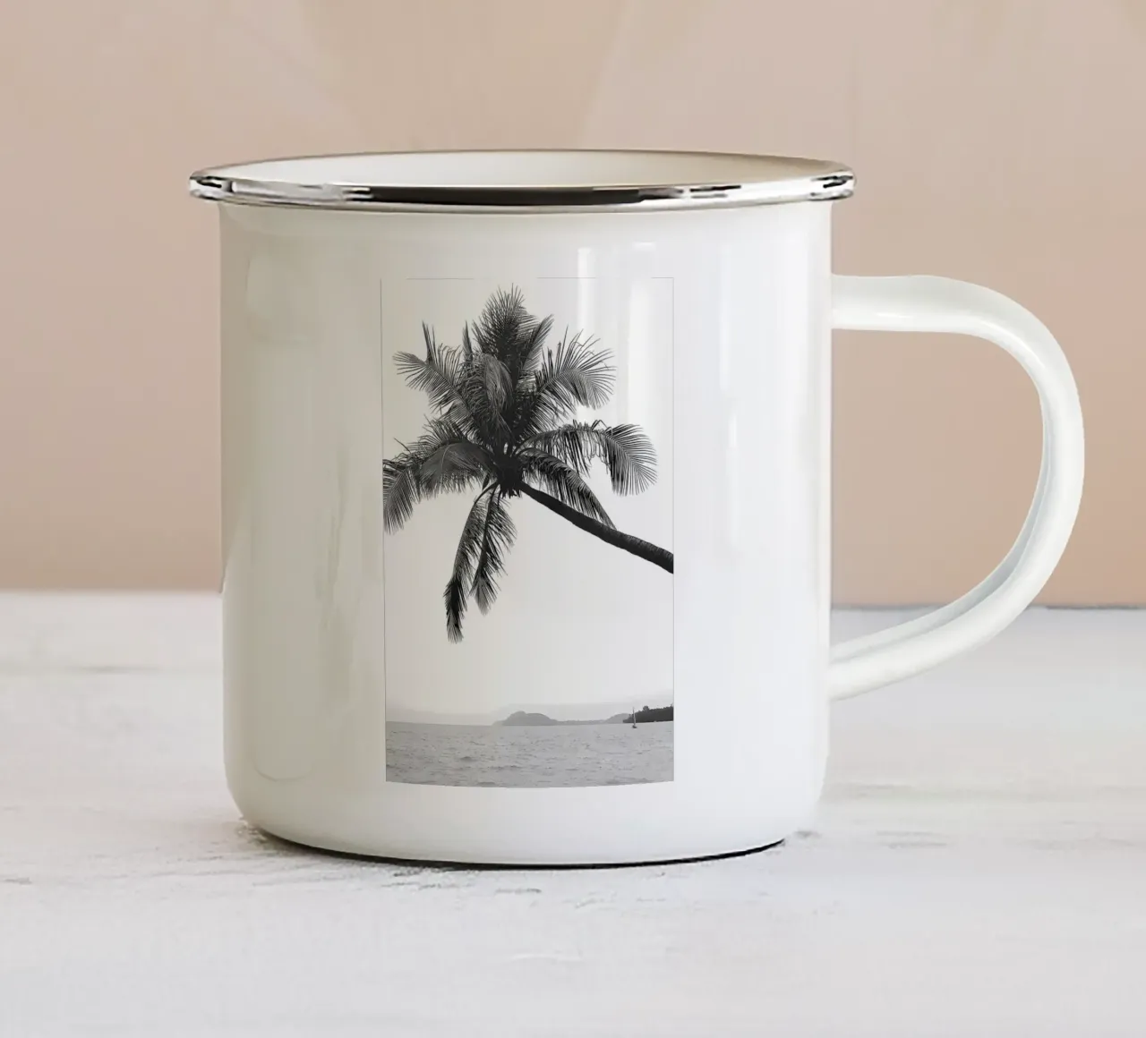 Palma tazza in smalto da Matthew Katz