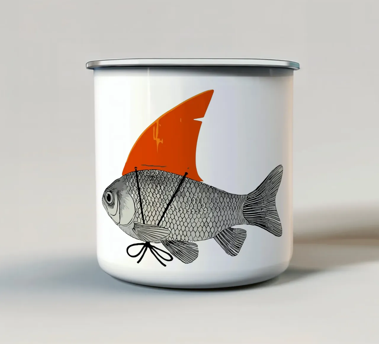 Pesce rosso con pinna di squalo tazza in smalto da isokun