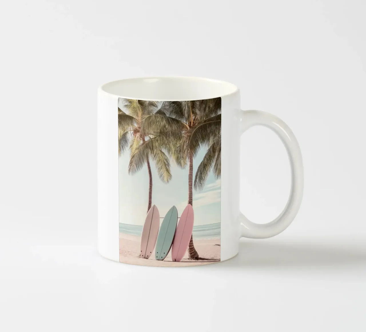 Tavole da surf e palme Summer Vibes tazza in ceramica da Indigo Tides Art