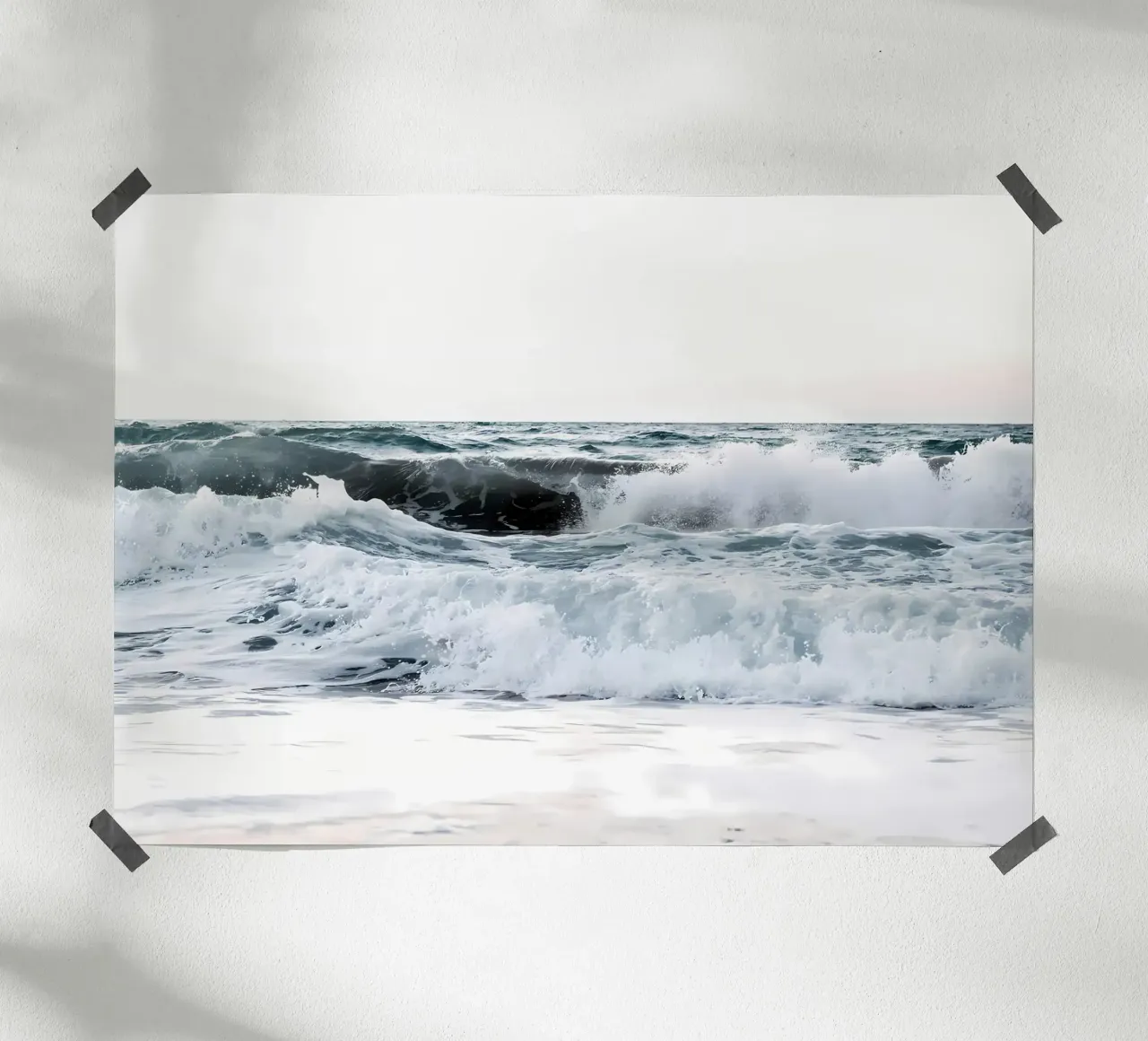 Onde dell'oceano poster con telaio in alluminio da Matthew Katz